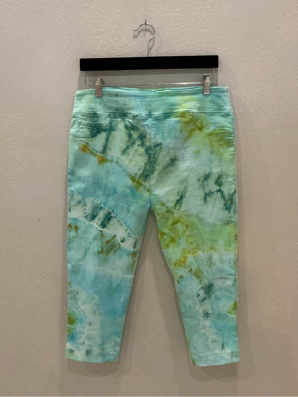 Assets by Spanx custom dyed capris size large
